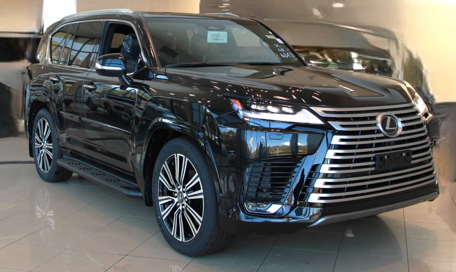2025 Lexus LX Luxury's photo