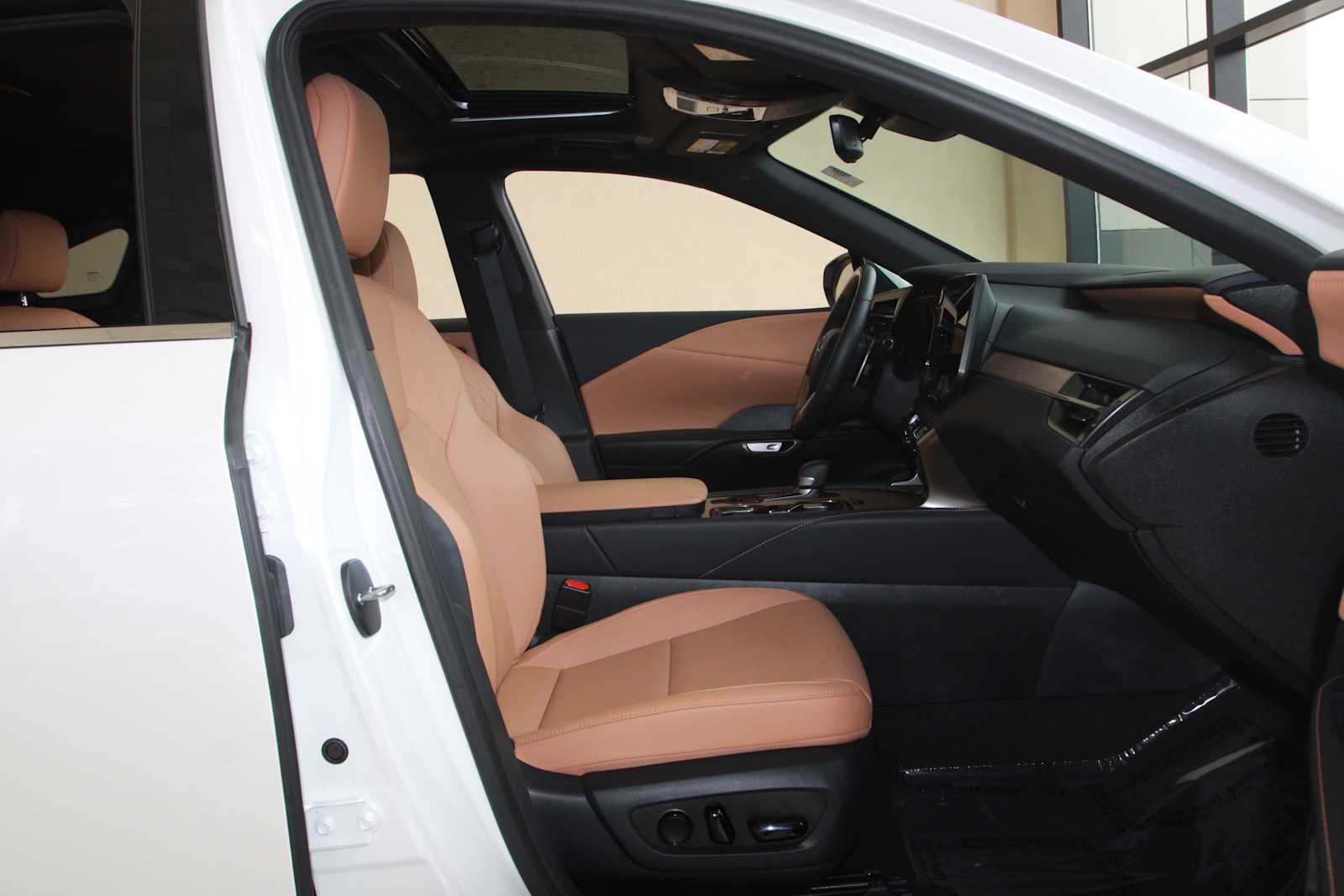 2025 Lexus RX 350 - Photo 27