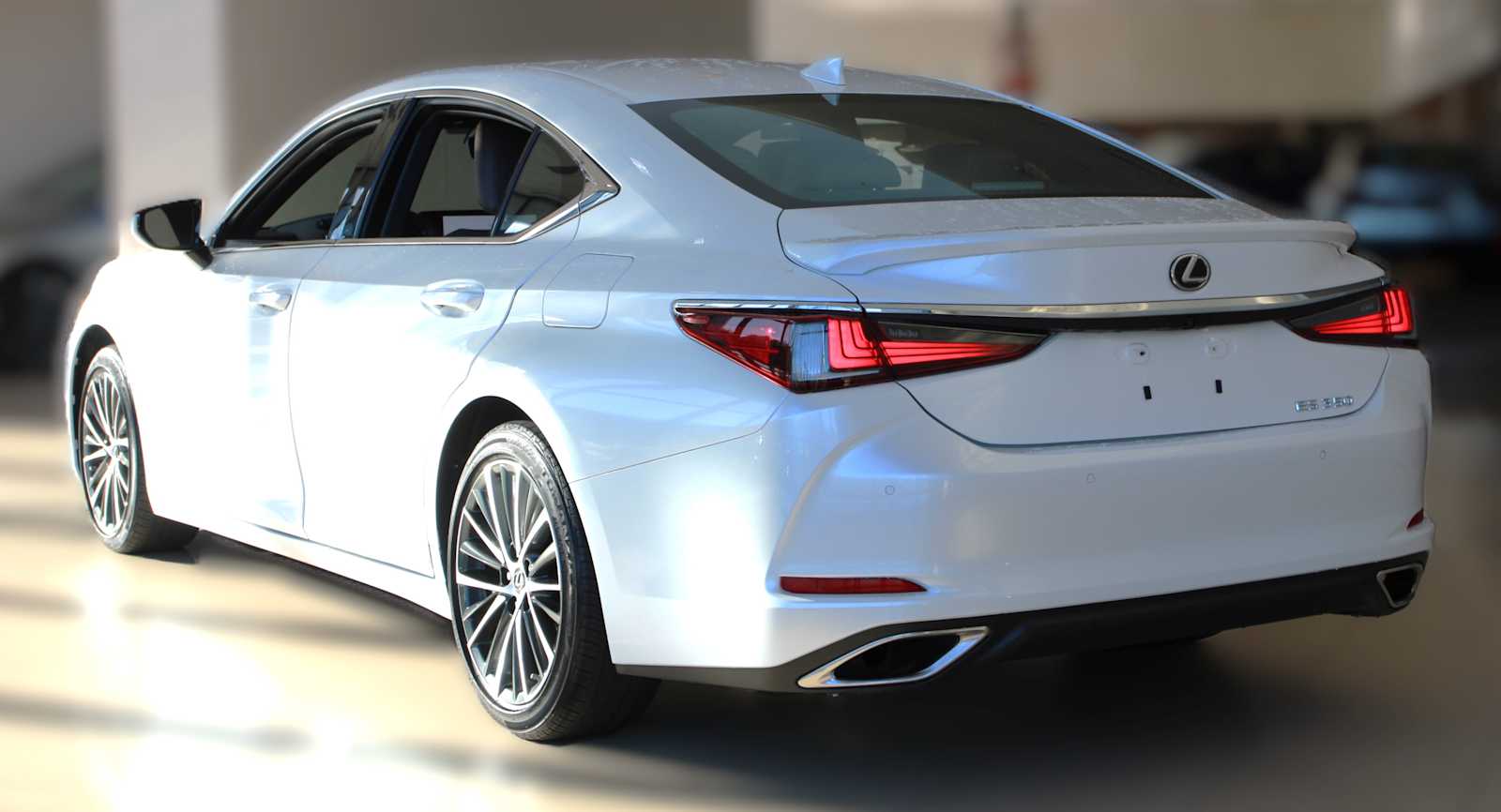 2023 Lexus ES 350 photo 3