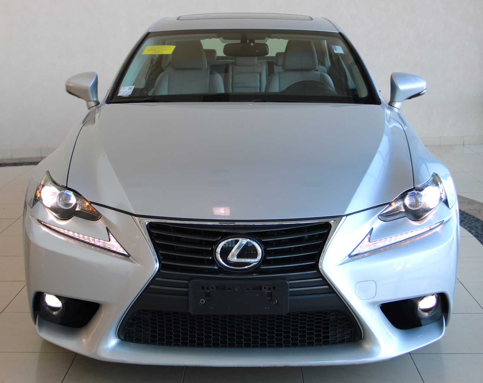 2016 Lexus IS 300 photo 2