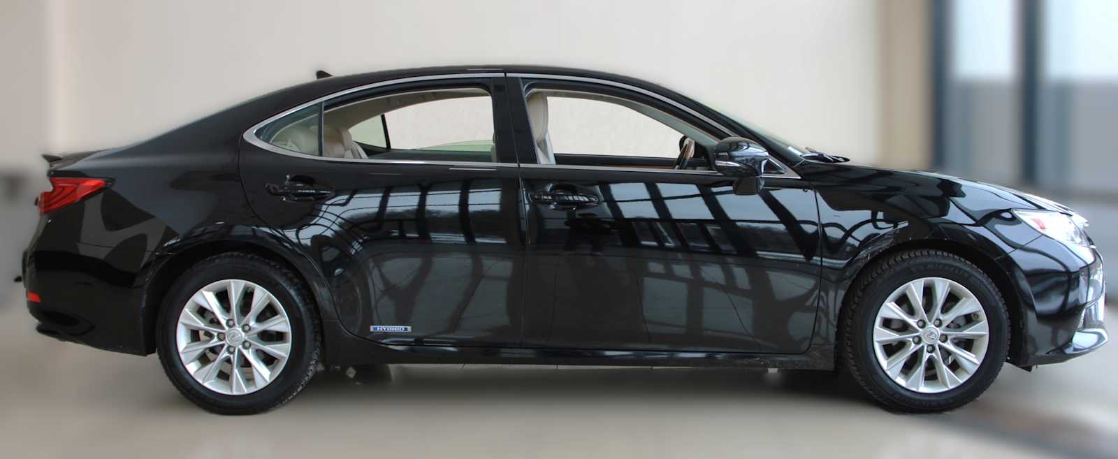 used 2014 Lexus ES 300h car, priced at $15,997