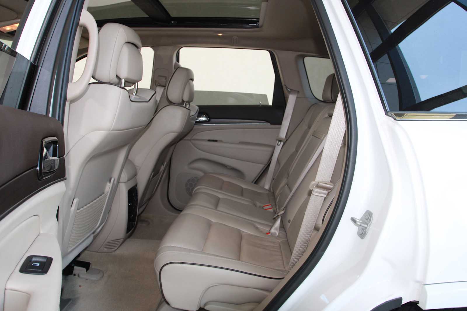 used 2020 Jeep Grand Cherokee car, priced at $18,497