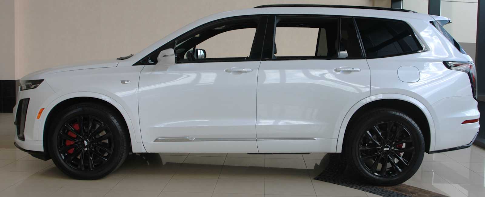 used 2023 Cadillac XT6 car, priced at $40,497