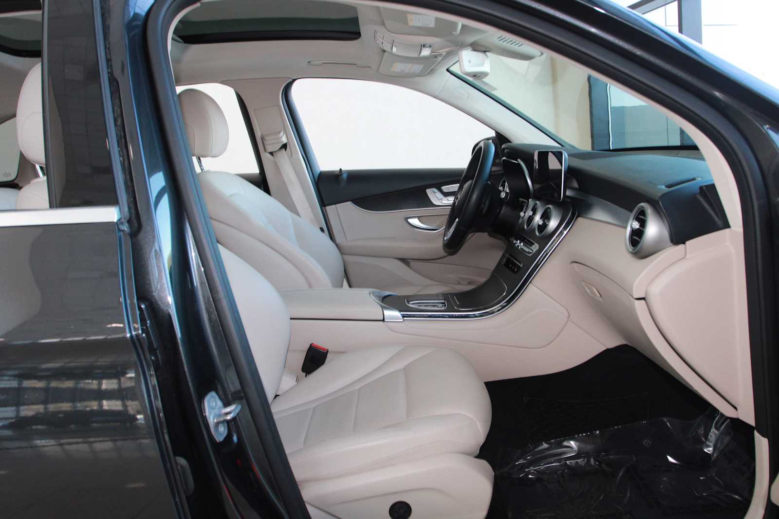 used 2020 Mercedes-Benz GLC 300 car, priced at $20,497
