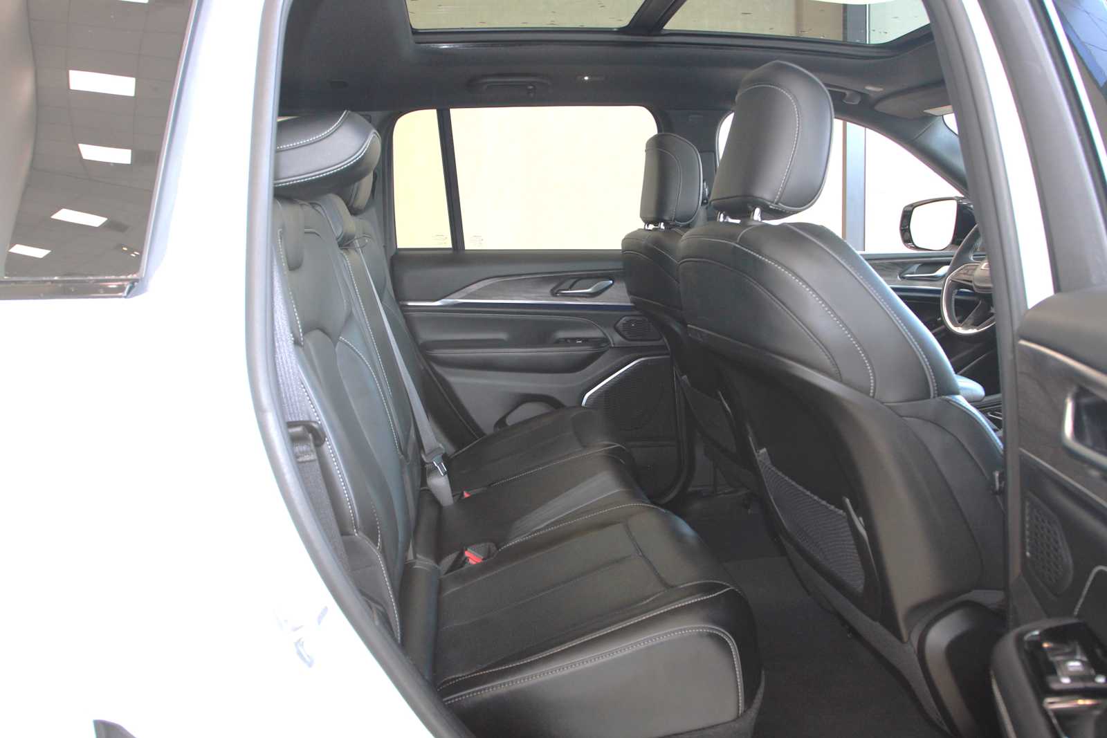 used 2023 Jeep Grand Cherokee car, priced at $36,897