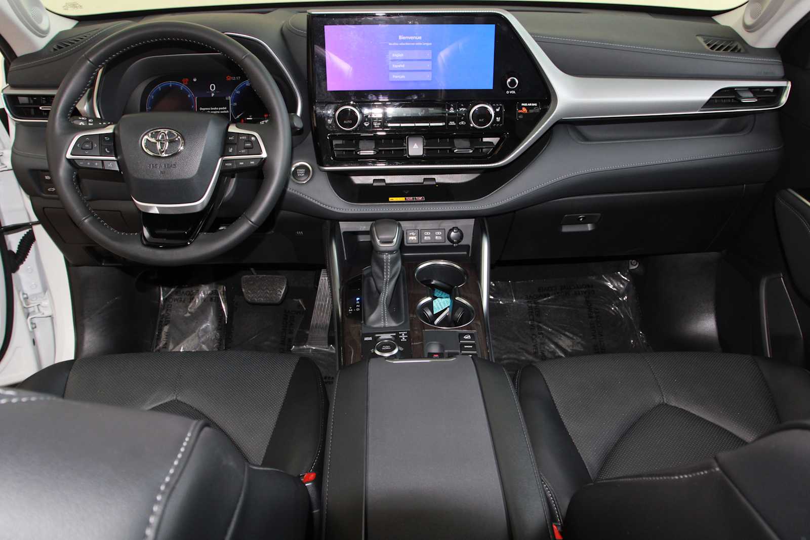 used 2025 Toyota Highlander car, priced at $50,497