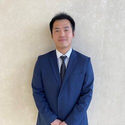 Staff member HAOWEI WU from ID_d8ddd2