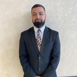 Staff member ROY SINGH from ID_d8ddd2