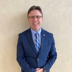 Staff member ROBERT WILLIAMS from ID_d8ddd2