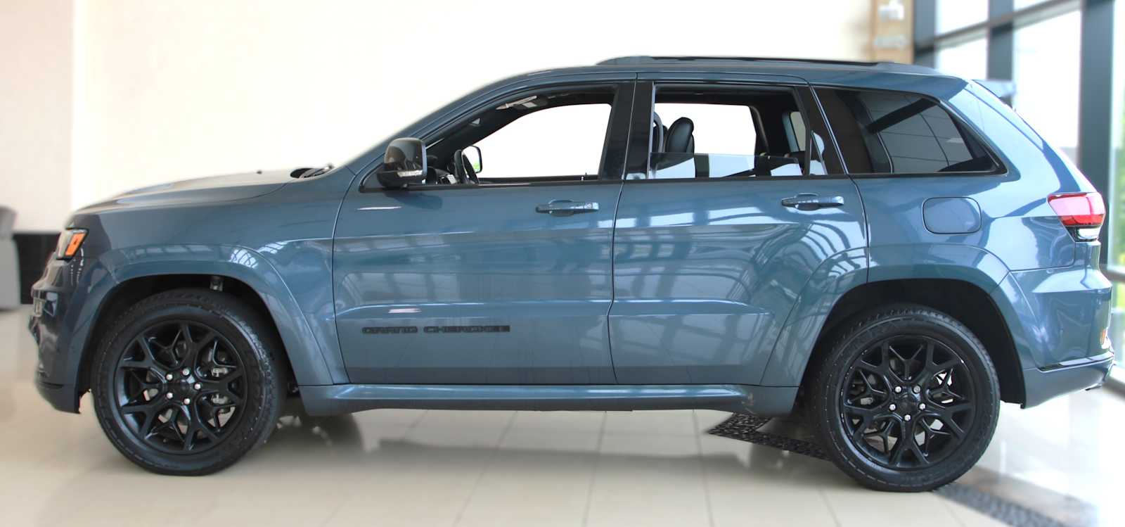 used 2021 Jeep Grand Cherokee car, priced at $21,497