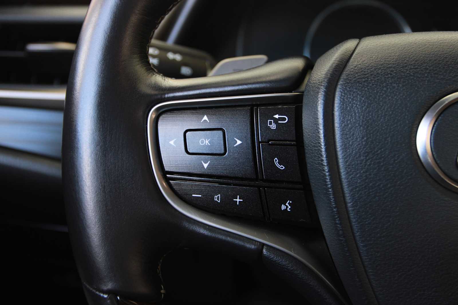 used 2019 Lexus ES 300h car, priced at $23,497