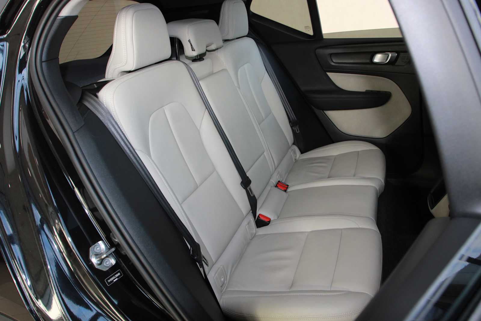 used 2020 Volvo XC40 car, priced at $17,497