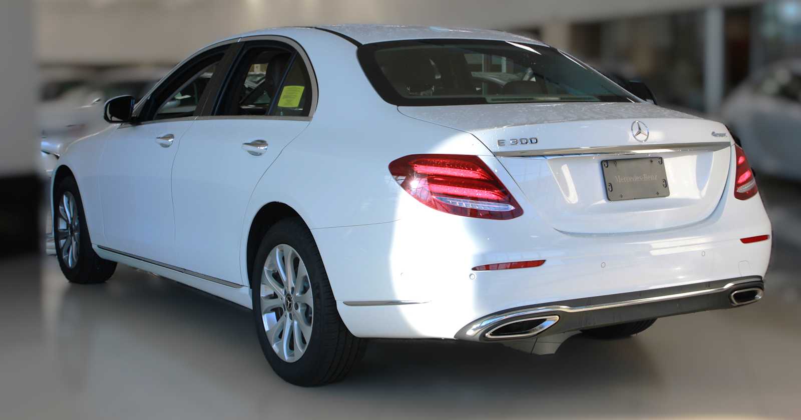 2018 Mercedes Benz E 300 4MATIC Sedan photo 3
