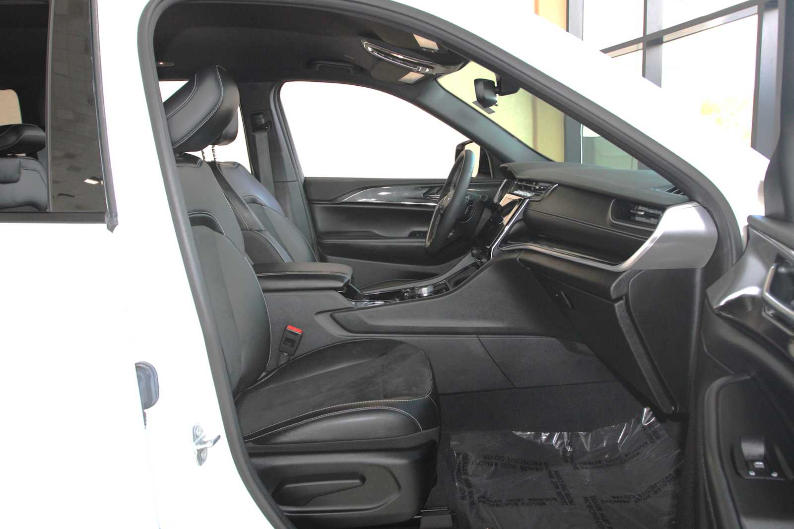 used 2023 Jeep Grand Cherokee car, priced at $30,497