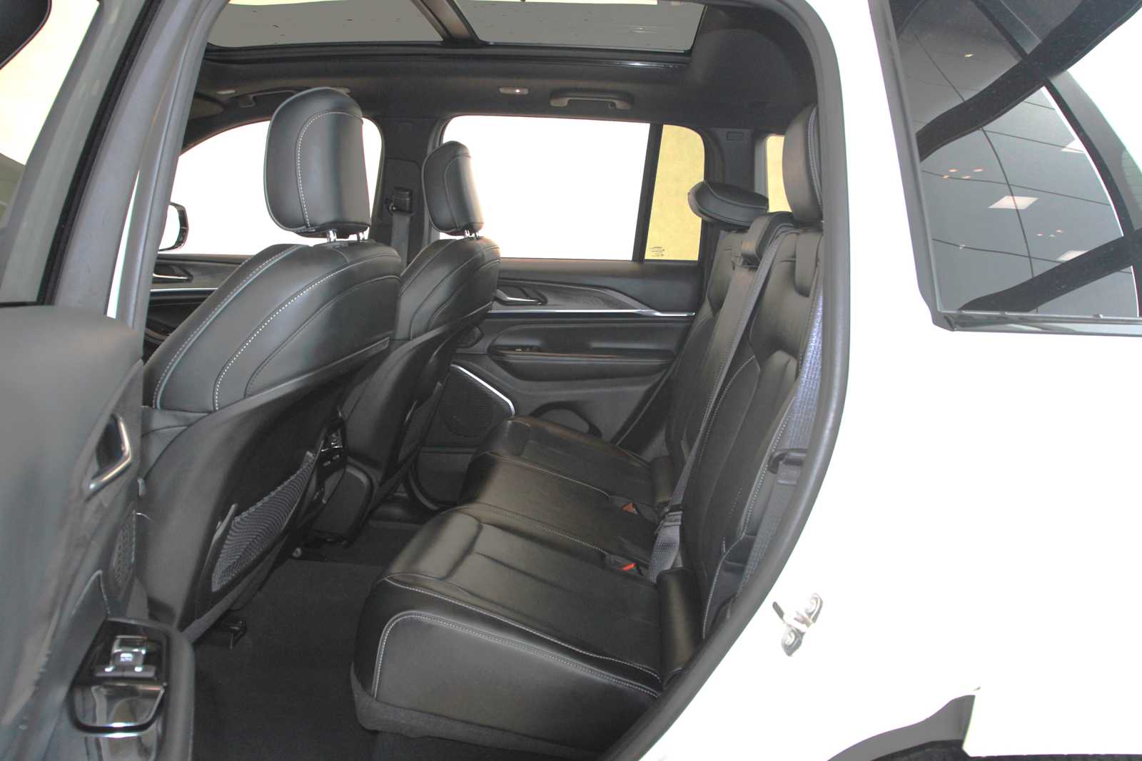 used 2023 Jeep Grand Cherokee car, priced at $36,897