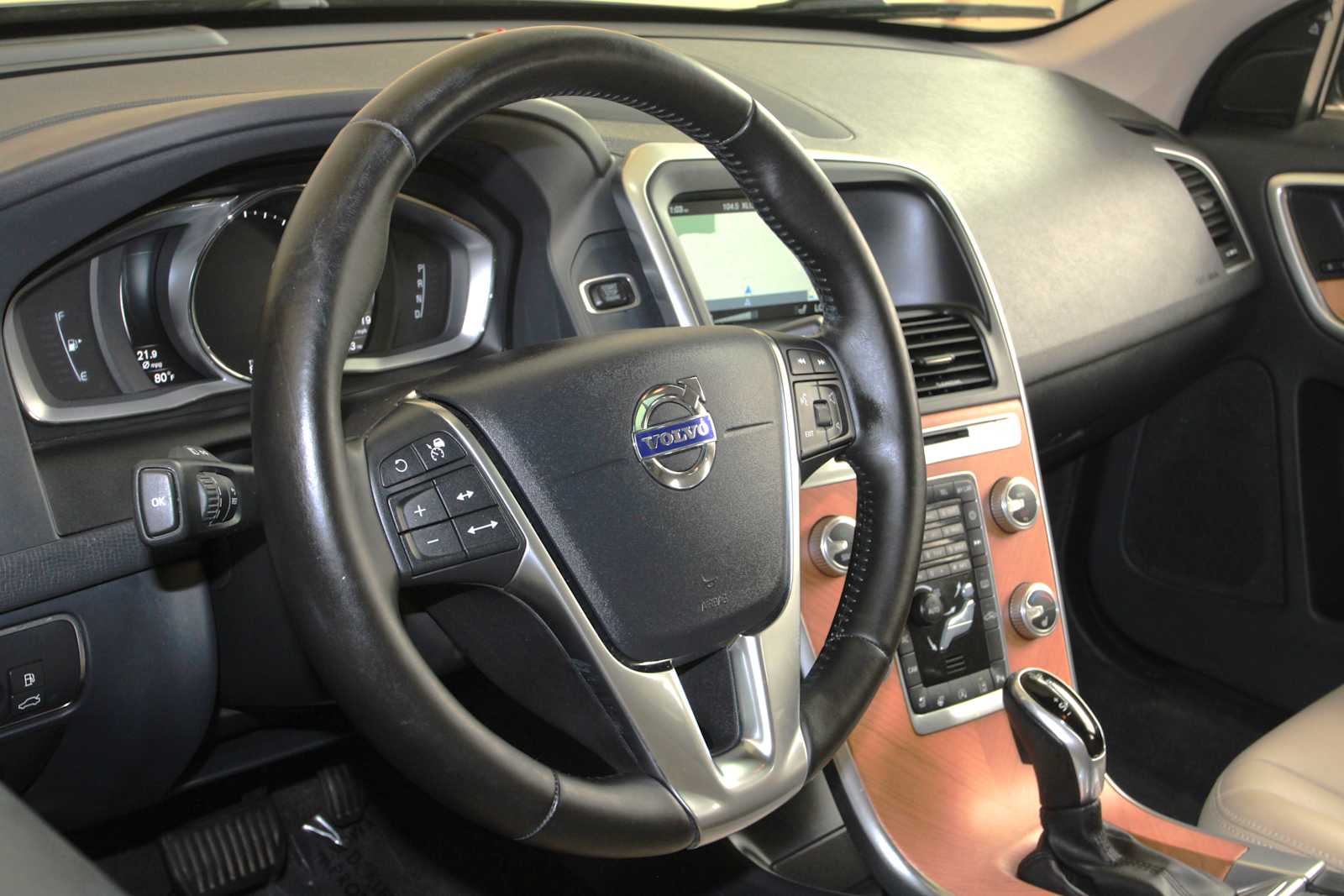 2017 Volvo XC60 33