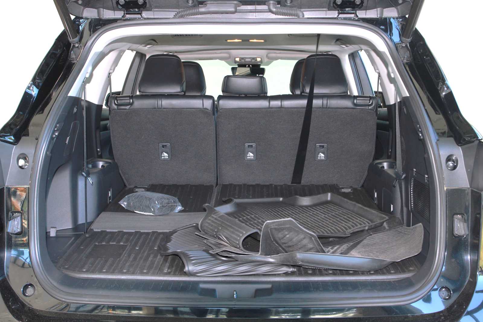 used 2023 Toyota Highlander car, priced at $40,097