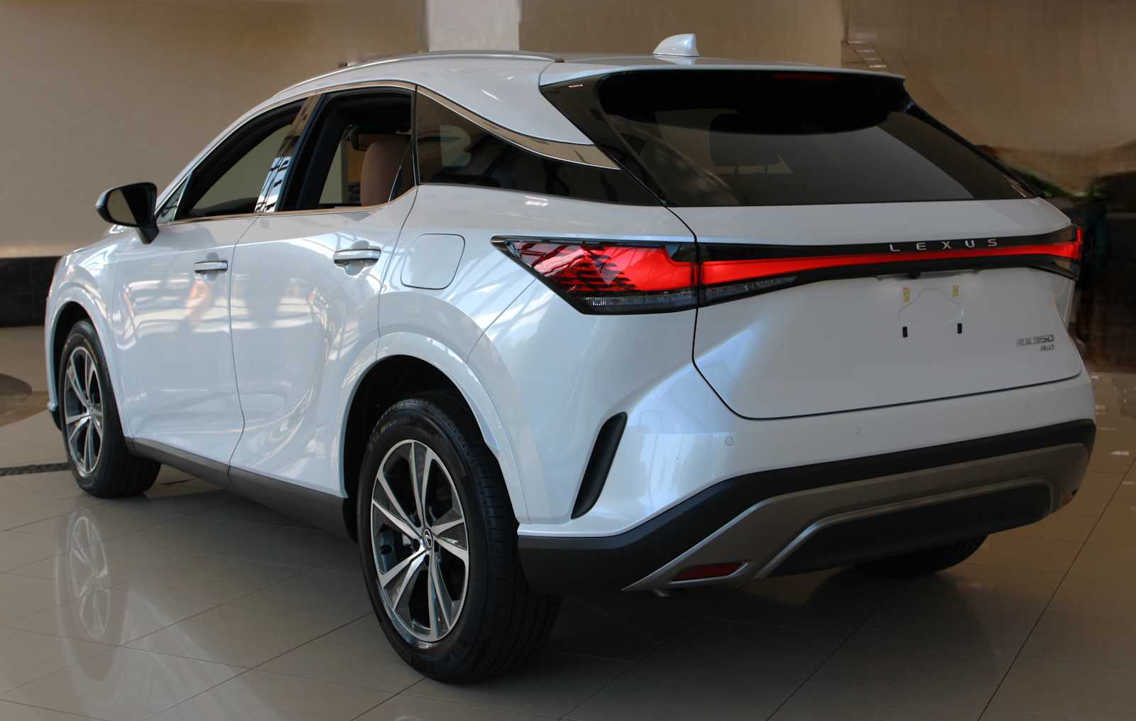 2024 Lexus RX 350 Premium photo 3