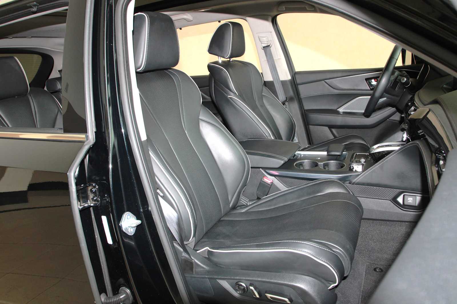 used 2023 Acura MDX car, priced at $41,497