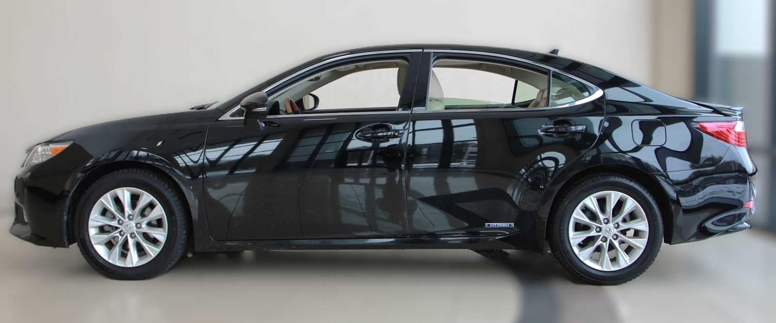 used 2014 Lexus ES 300h car, priced at $15,997