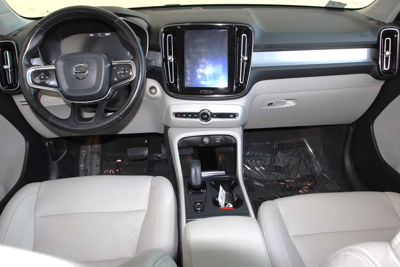 used 2020 Volvo XC40 car, priced at $17,497