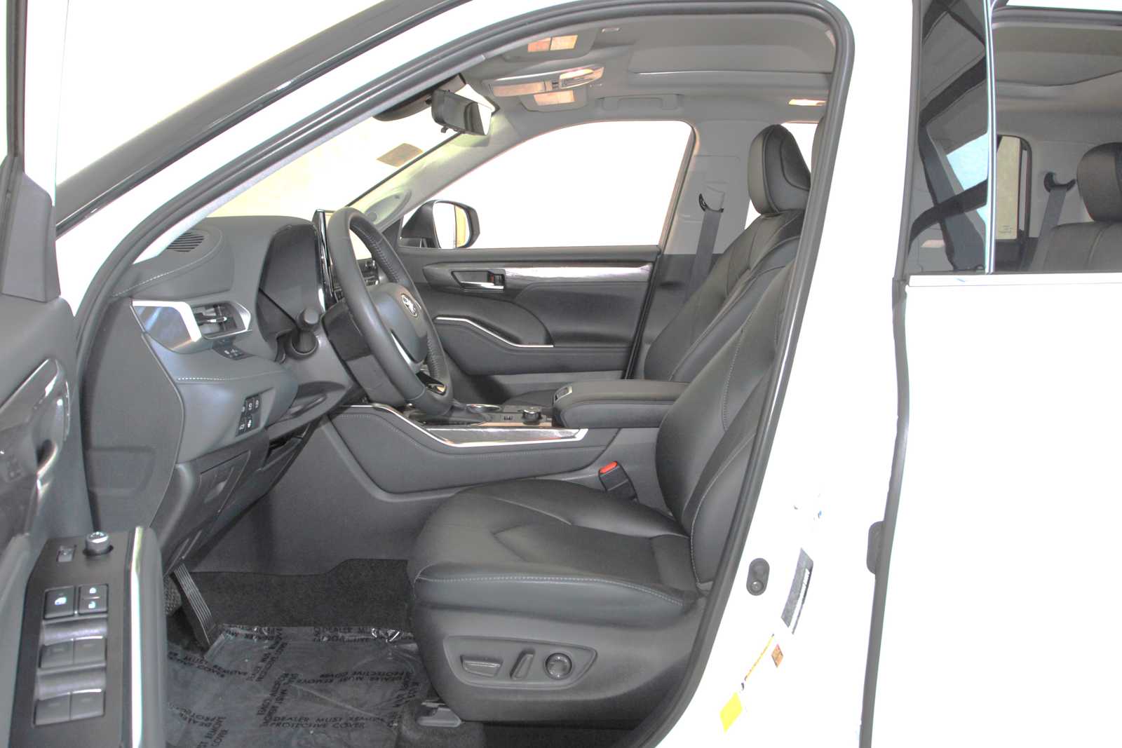 used 2025 Toyota Highlander car, priced at $50,497