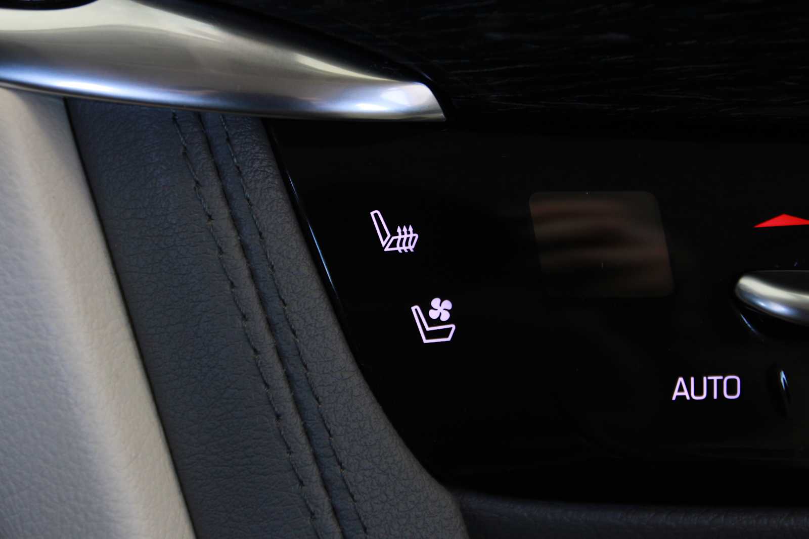 used 2022 Cadillac XT6 car, priced at $31,797