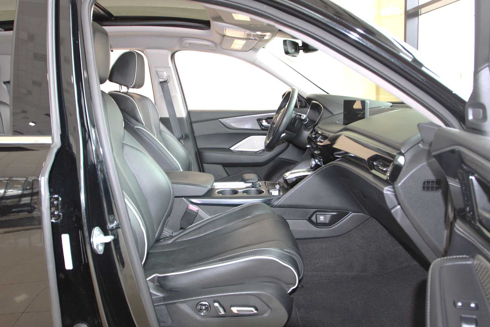 used 2023 Acura MDX car, priced at $41,497