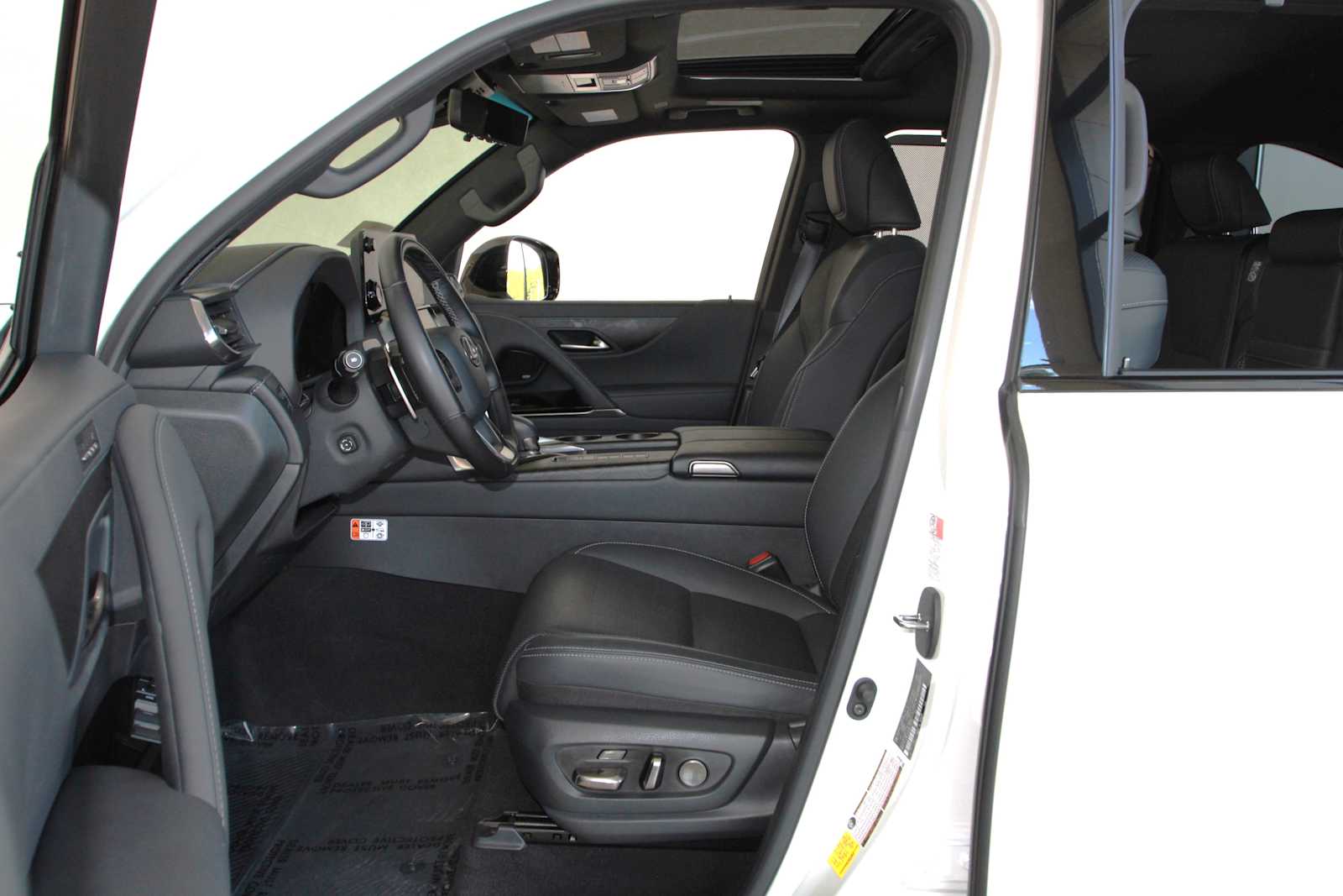 2025 Lexus LX Luxury - Photo 22