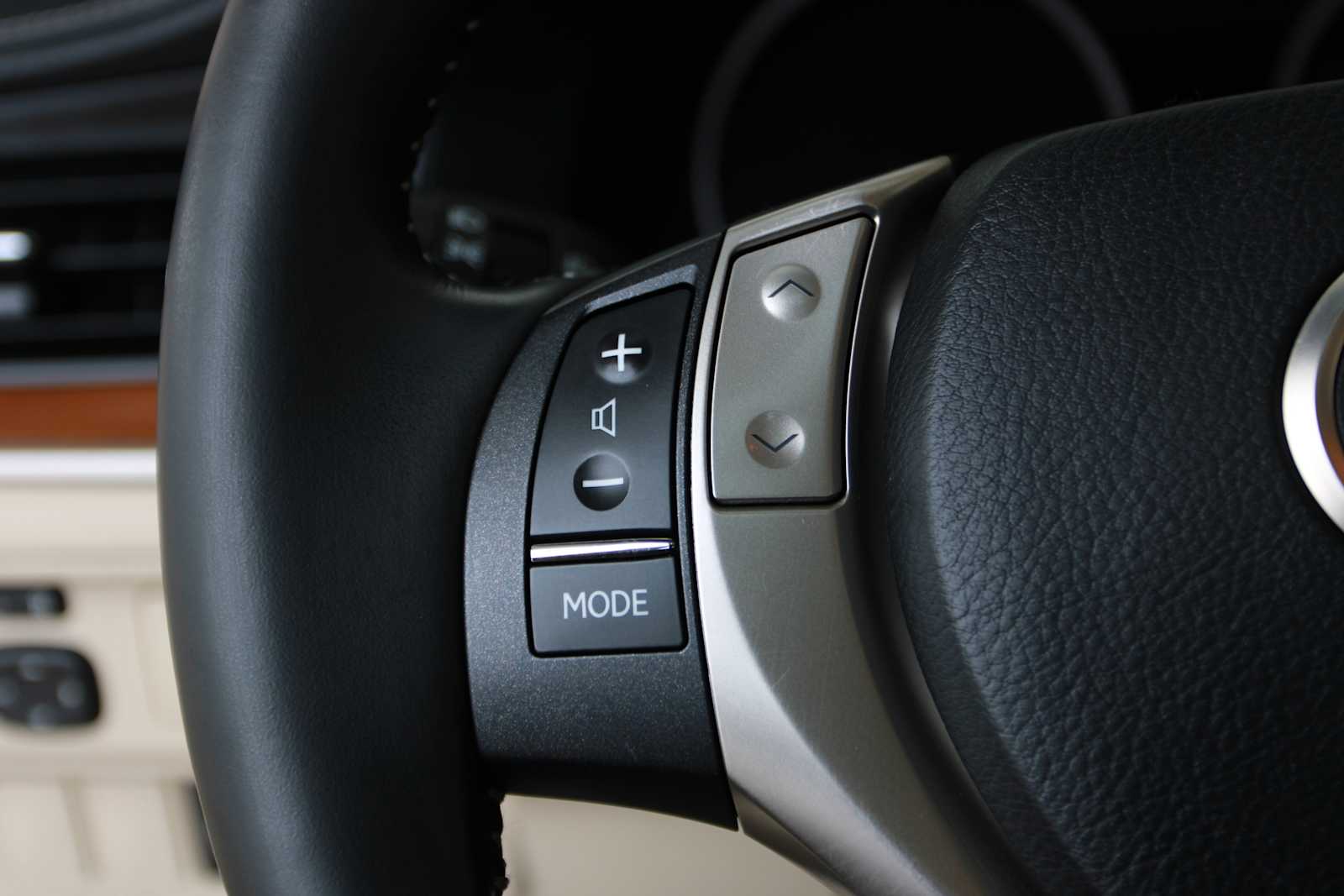 used 2014 Lexus ES 300h car, priced at $15,997