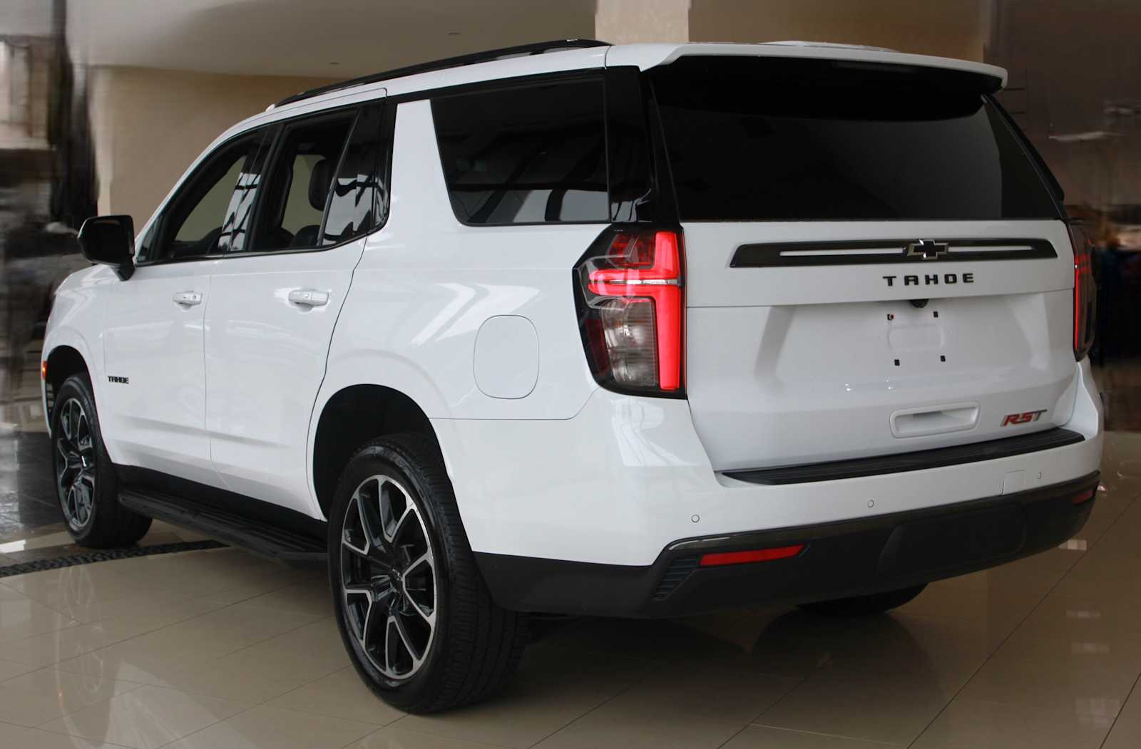 2021 Chevrolet Tahoe RST photo 3