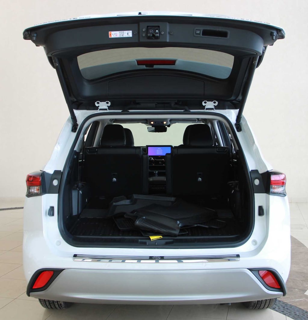Used 2025 Toyota Highlander Platinum SUV