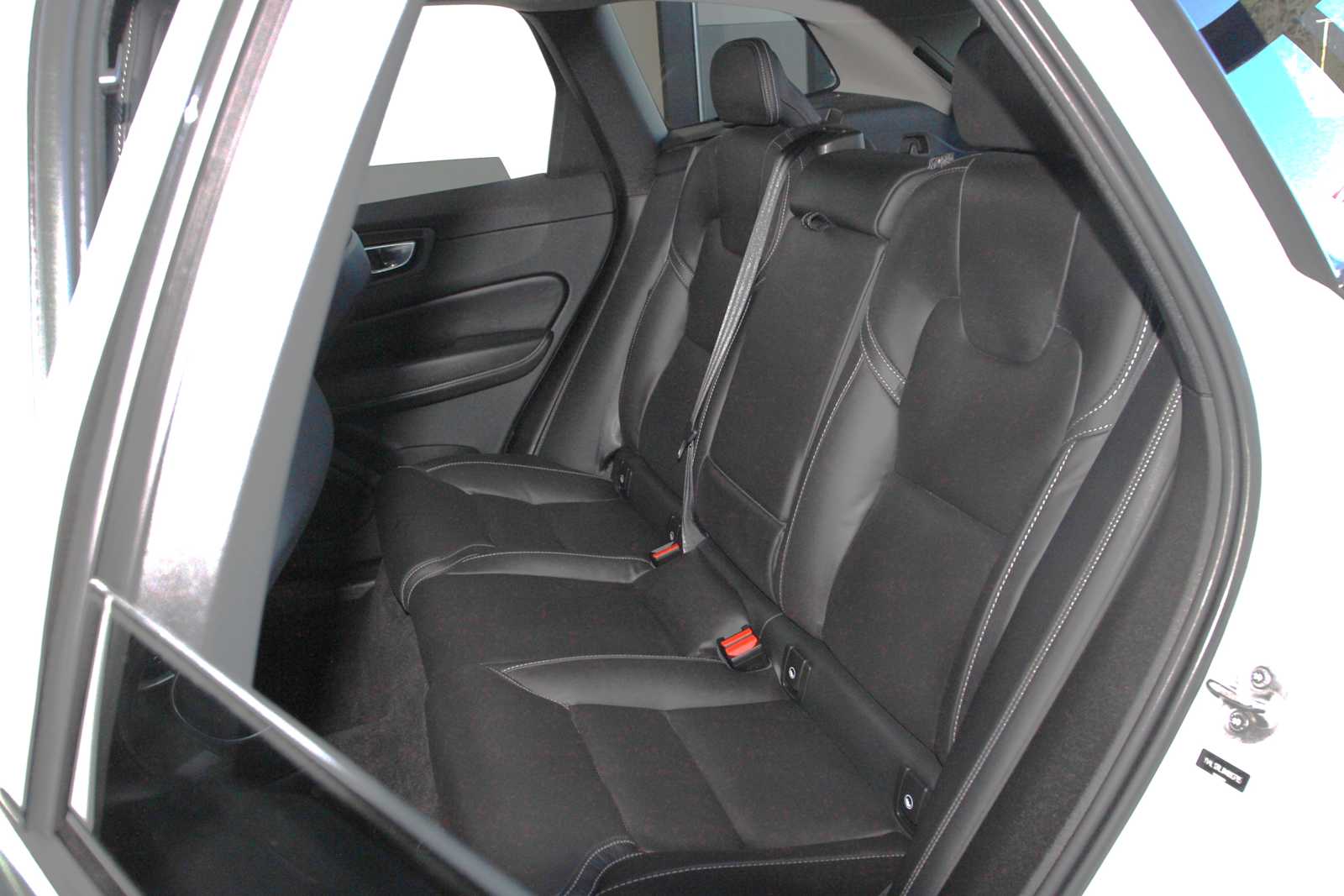 used 2022 Volvo XC60 car, priced at $31,097