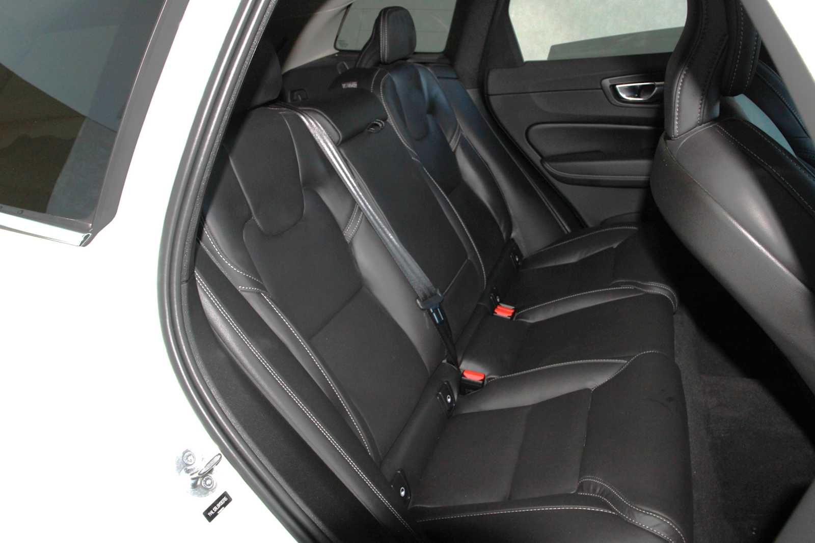 used 2022 Volvo XC60 car, priced at $31,097