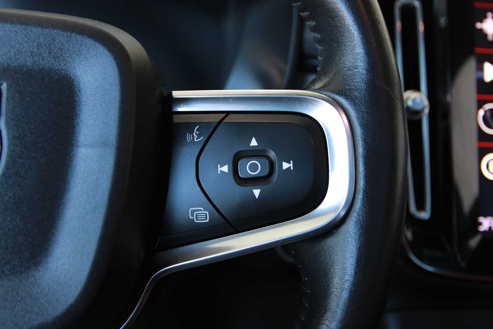 used 2019 Volvo XC40 car, priced at $17,697