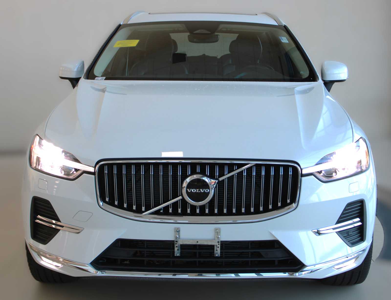 2022 Volvo XC60 B5 Inscription photo 2