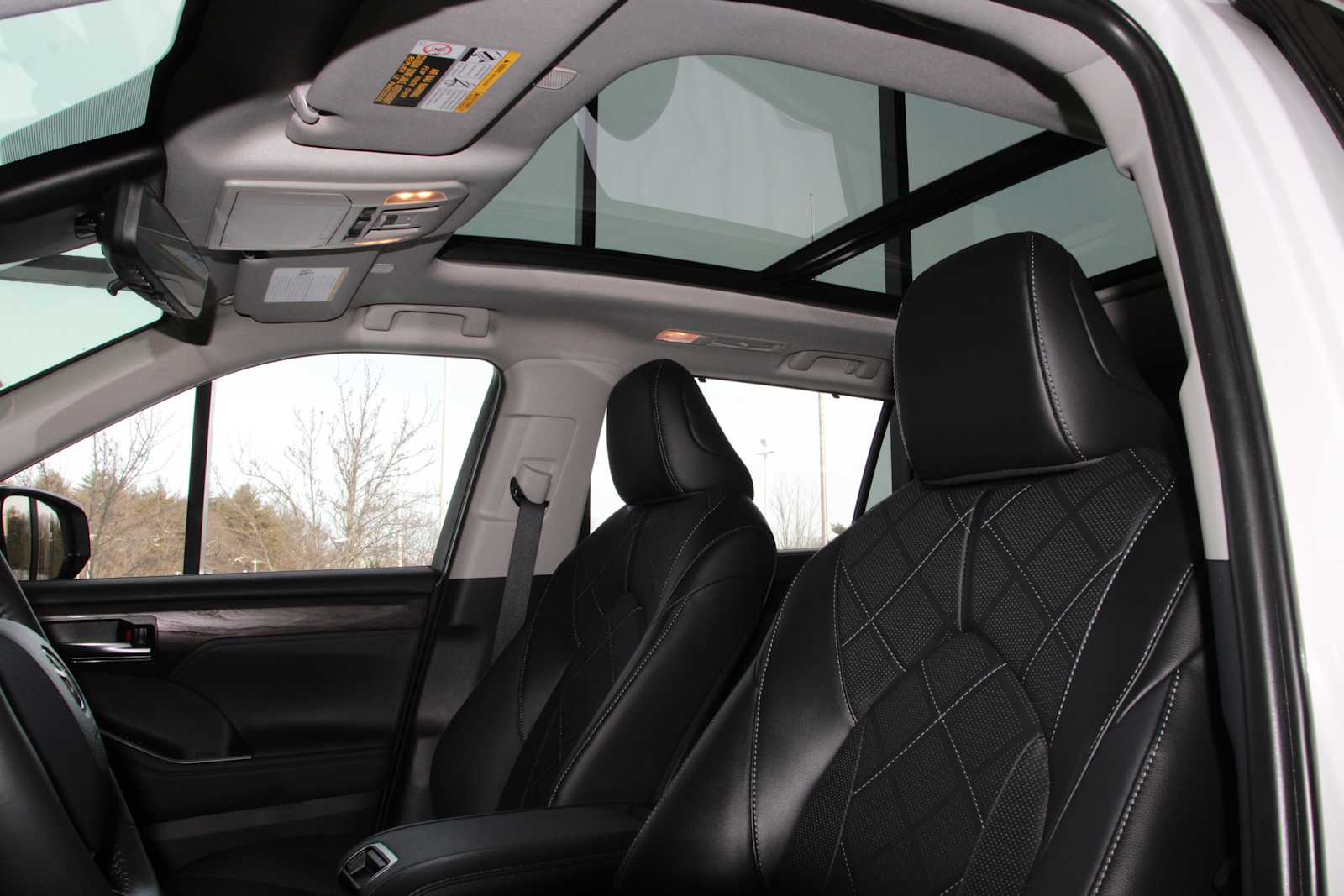 used 2025 Toyota Highlander car, priced at $50,497