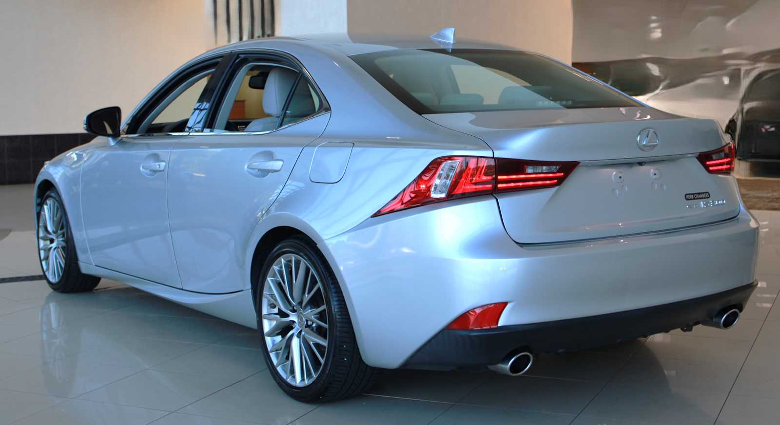 2016 Lexus IS 300 photo 3
