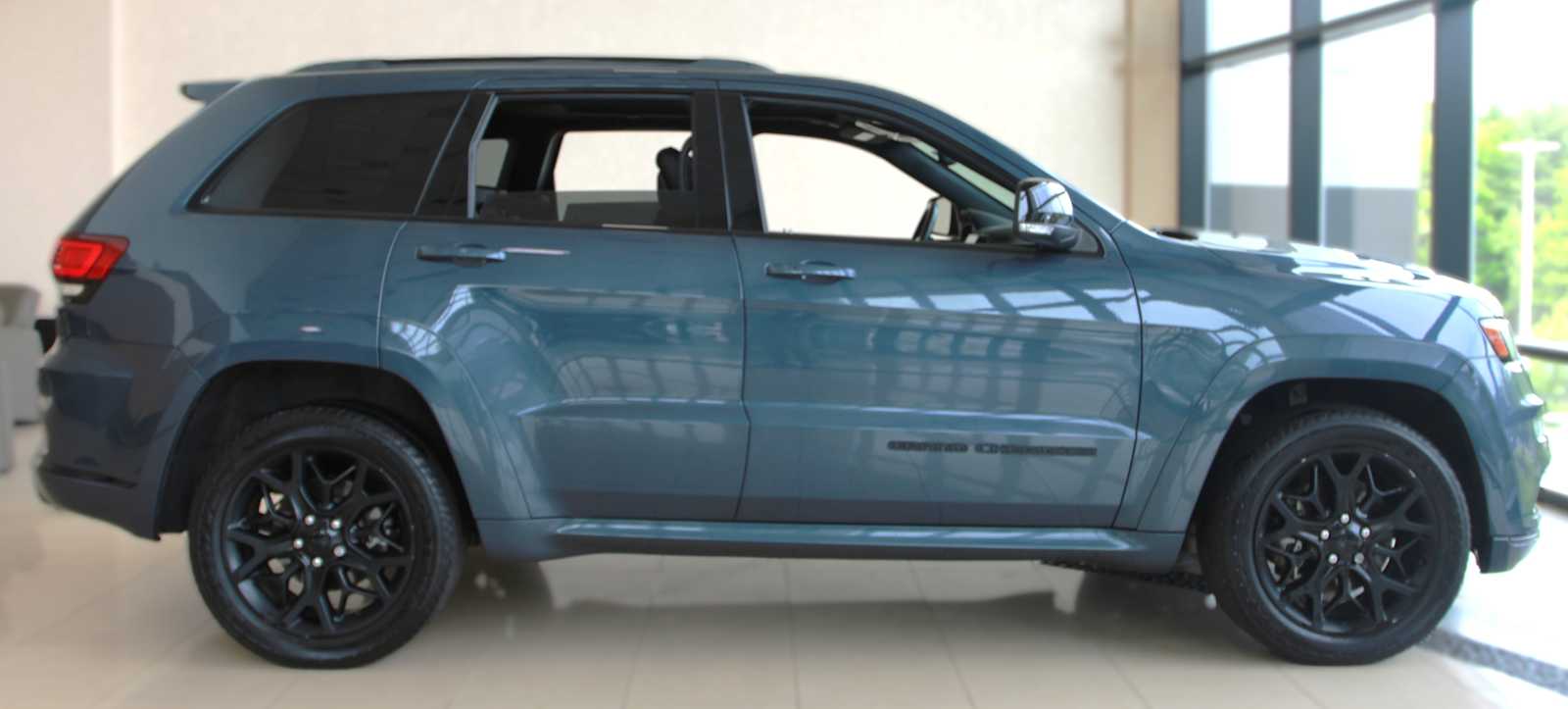 used 2021 Jeep Grand Cherokee car, priced at $21,497