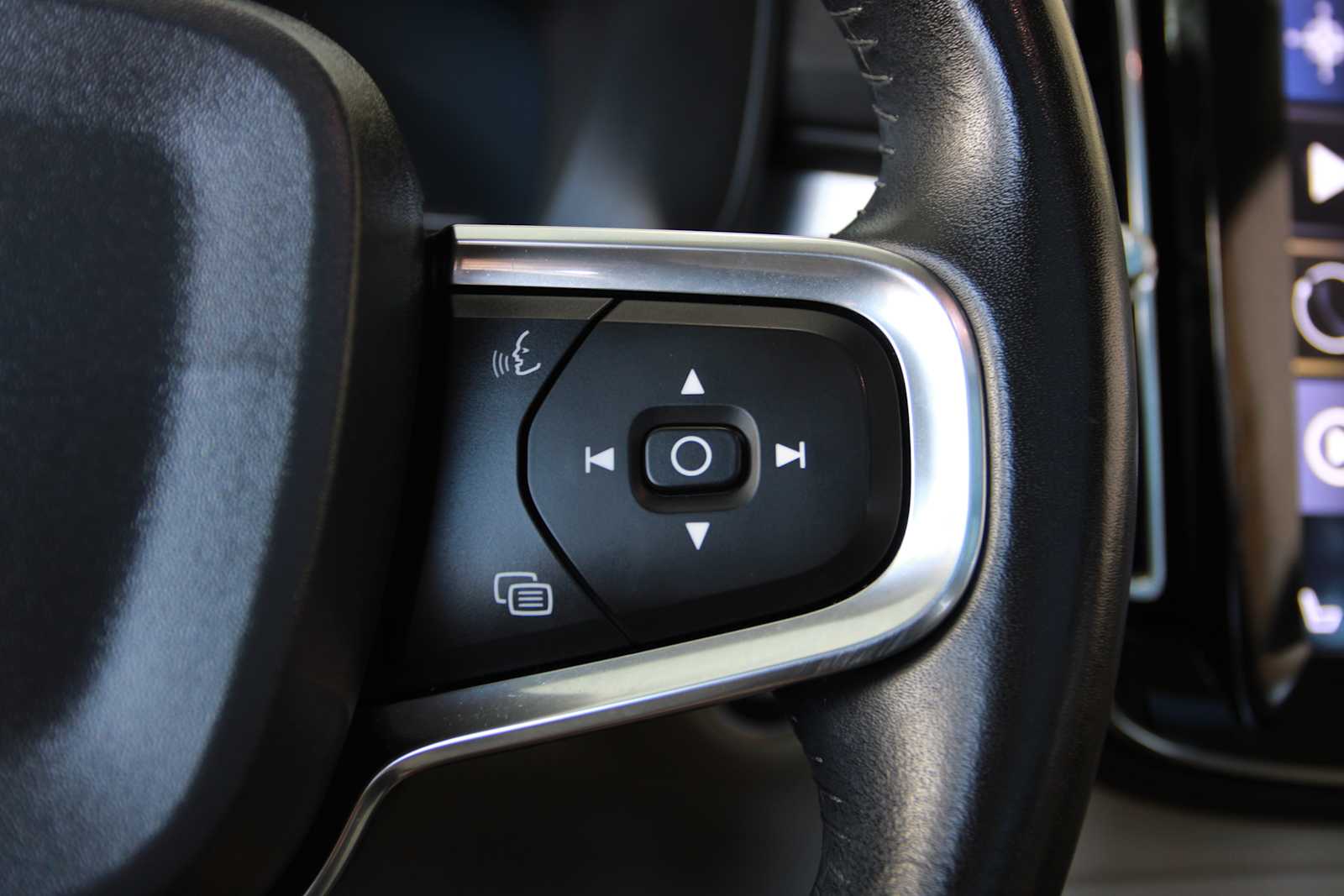 used 2020 Volvo XC40 car, priced at $17,497