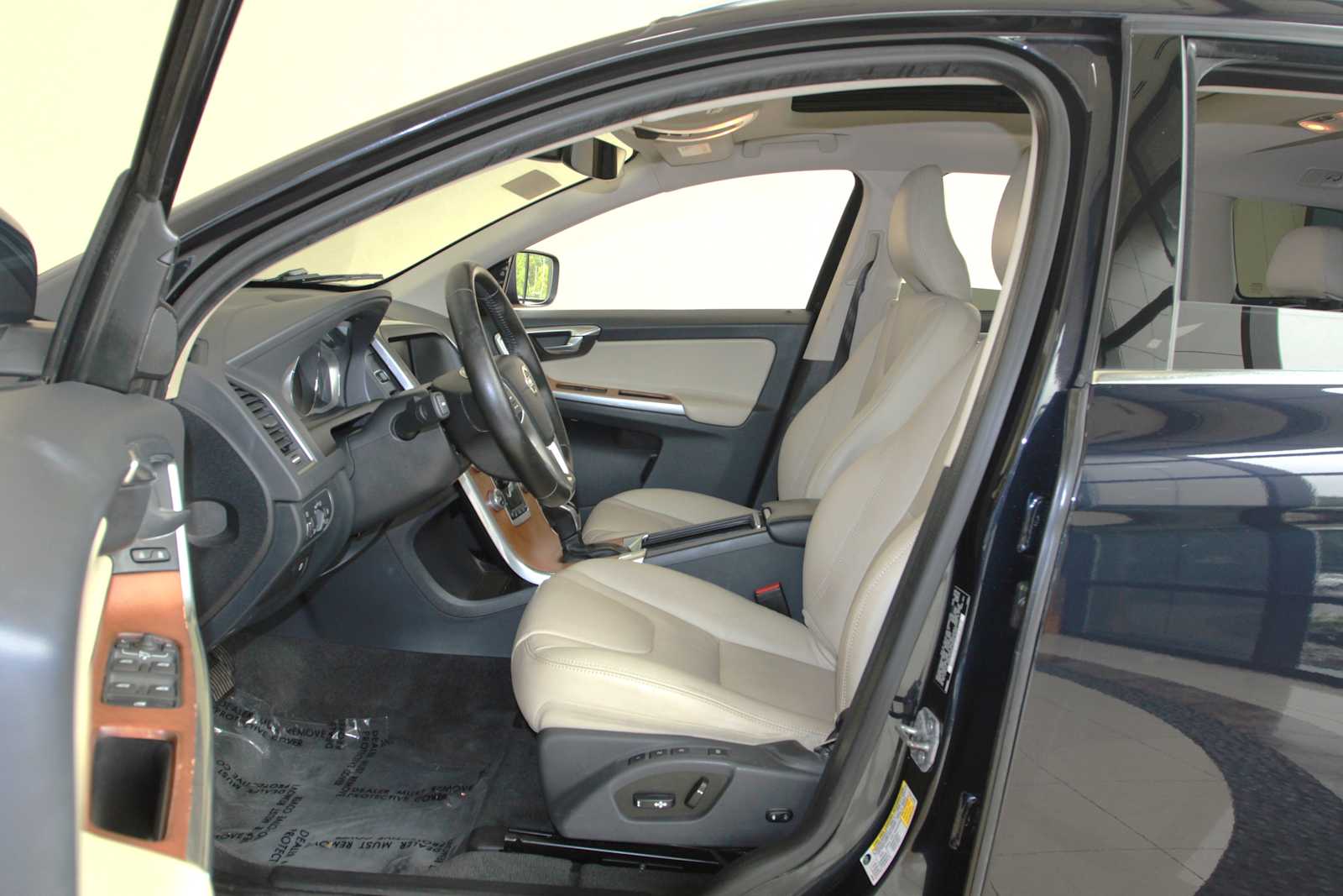 2017 Volvo XC60 22