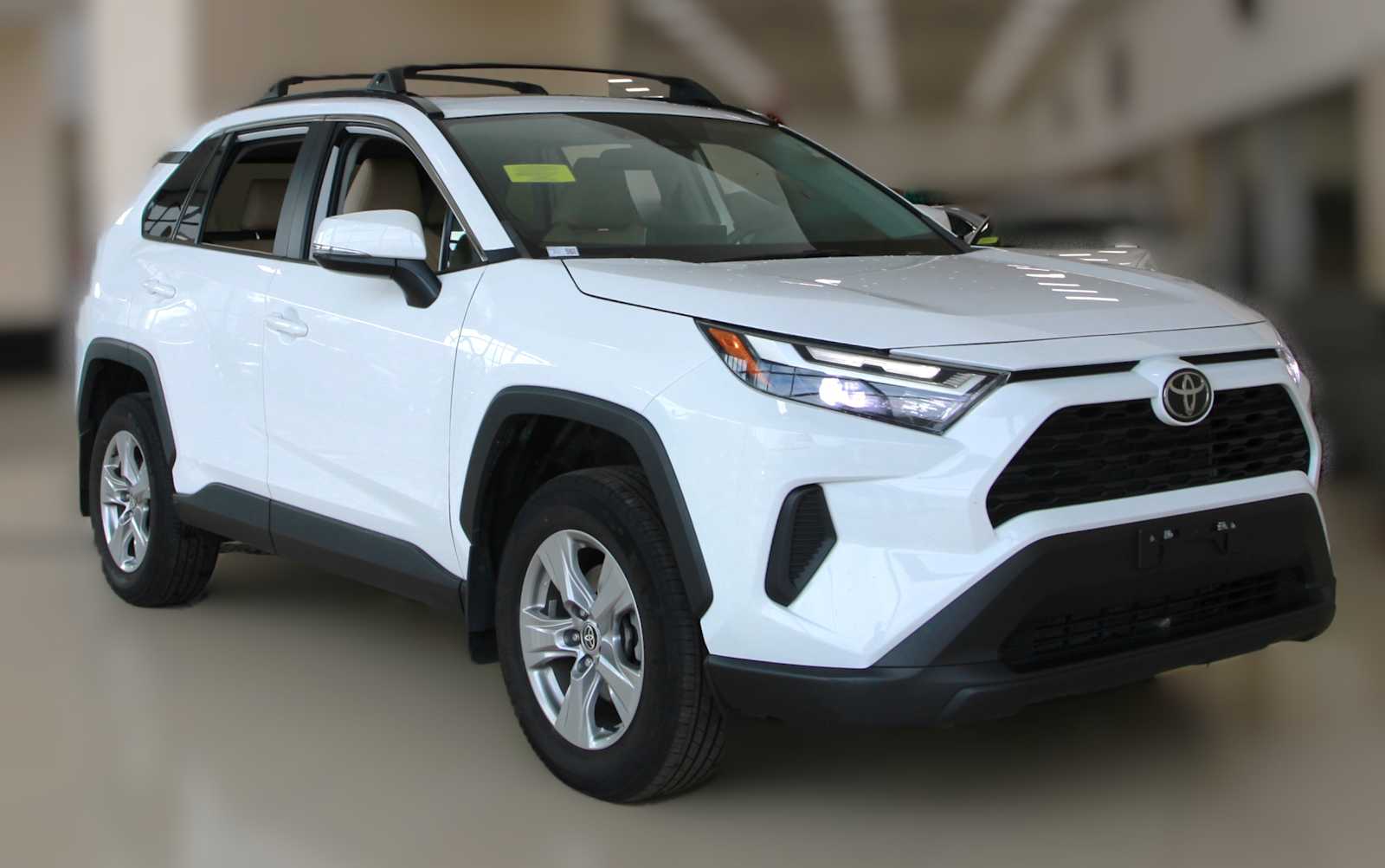 2023 Toyota RAV4 XLE's photo