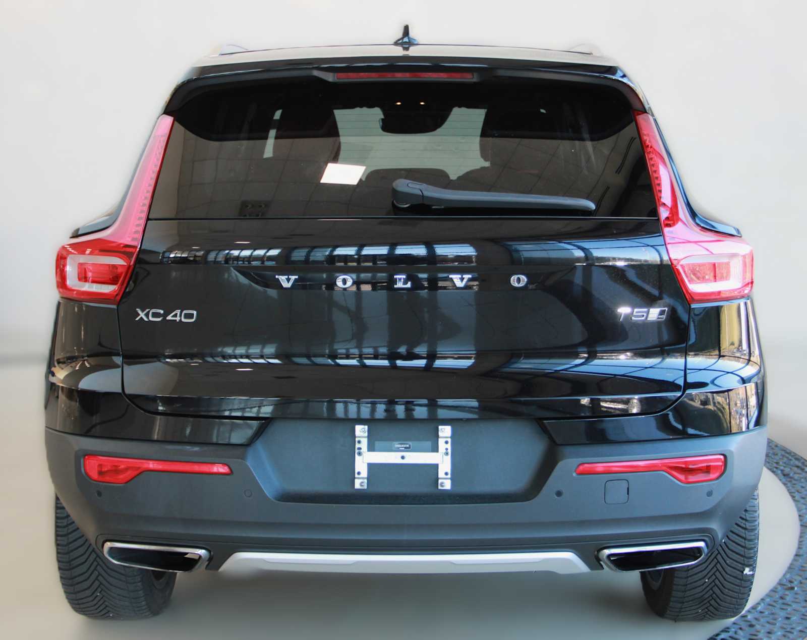 used 2019 Volvo XC40 car, priced at $17,697
