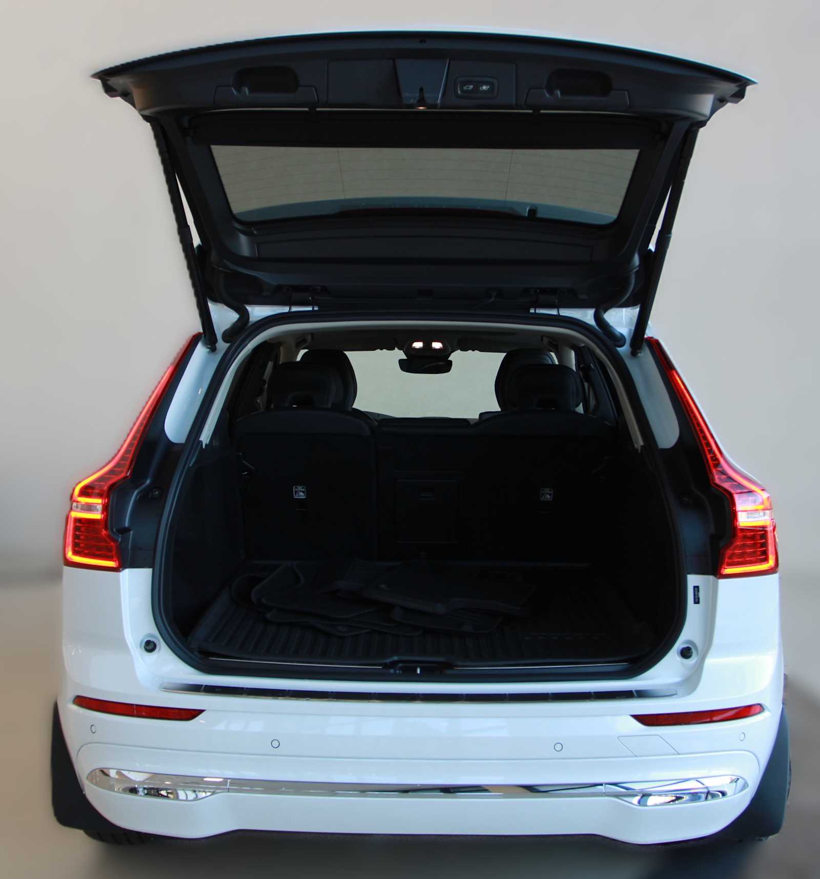 used 2022 Volvo XC60 car, priced at $31,097