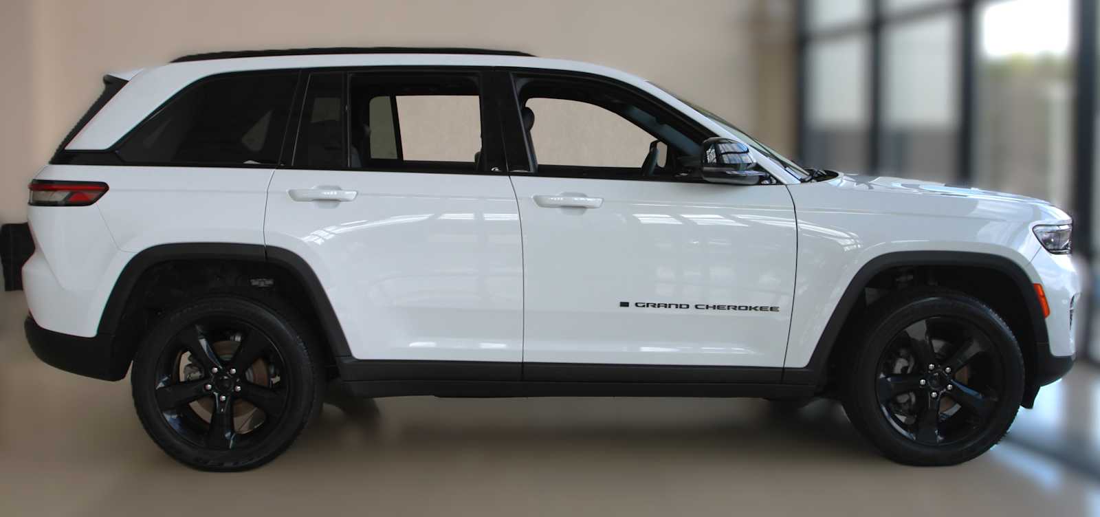 used 2023 Jeep Grand Cherokee car, priced at $30,497