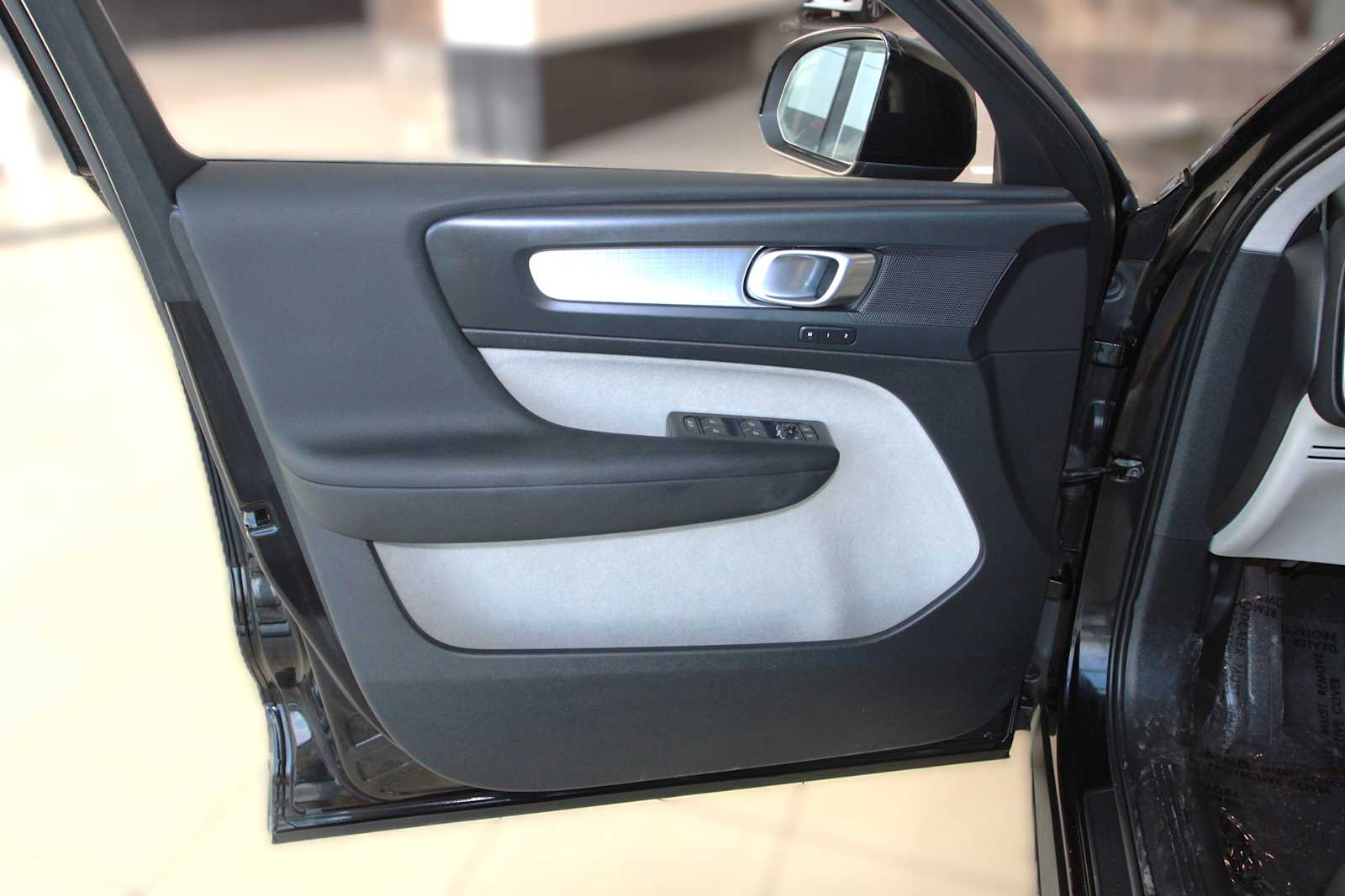 used 2020 Volvo XC40 car, priced at $17,497