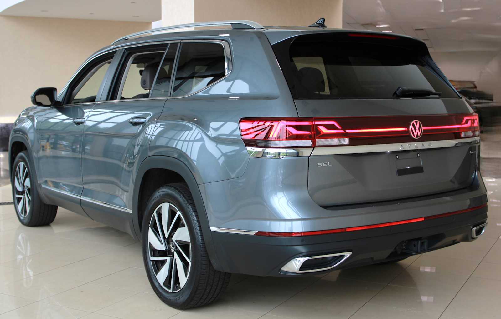2024 Volkswagen Atlas SEL photo 2