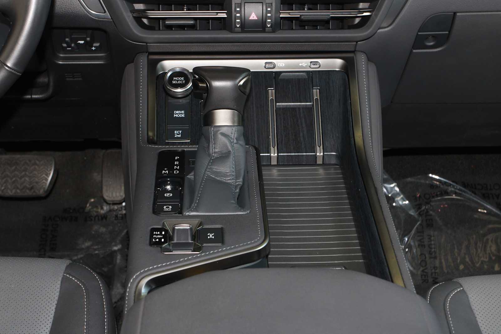 2025 Lexus GX Premium - Photo 32