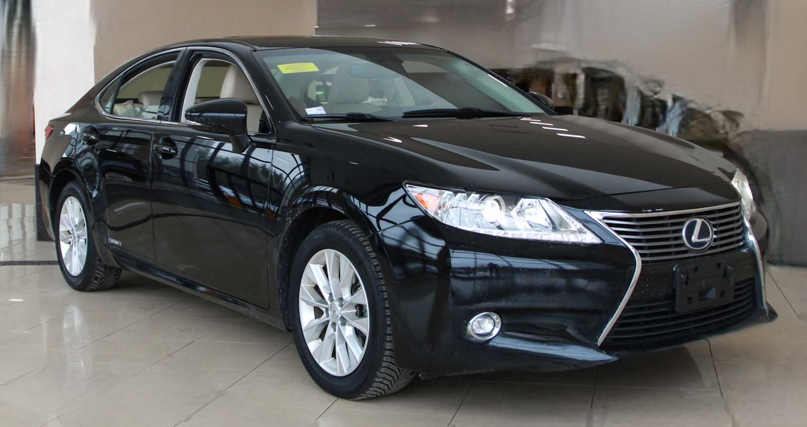 2014 Lexus ES 300h's photo