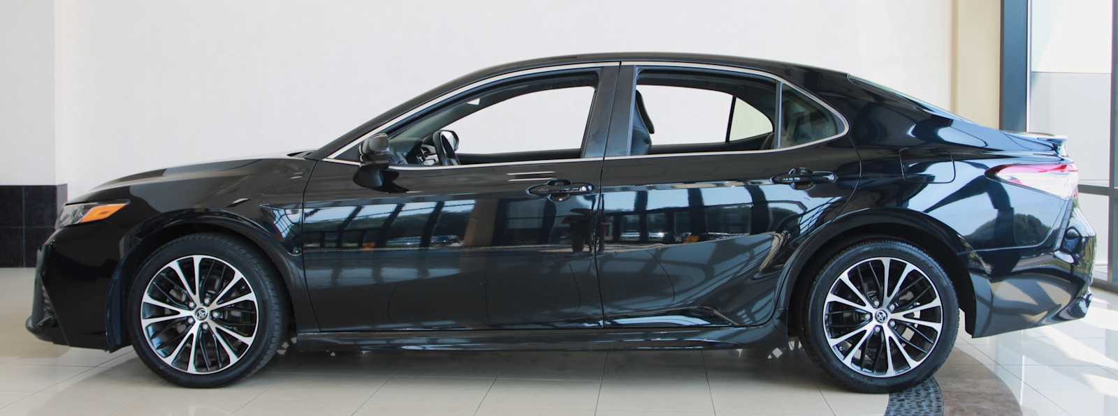 used 2018 Toyota Camry car, priced at $21,497